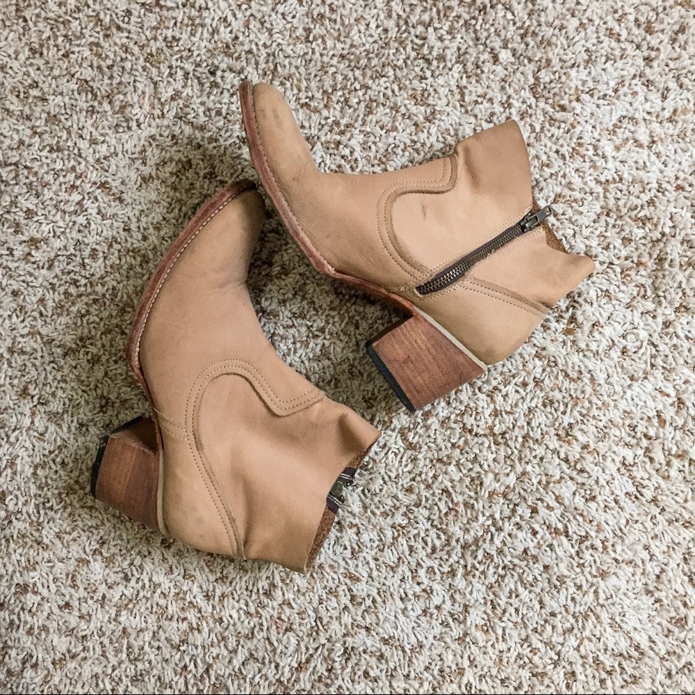 Freebird by Steven tan western style leather boots